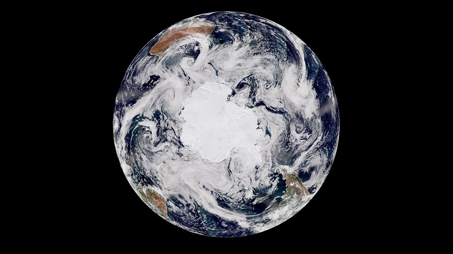 Zdjęcie satelitarne (mozaika) południowej półkuli Ziemi. Fot. NASA.