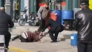 Chiny. Pobił żonę na śmierć na ulicy, przechodnie nie reagowali