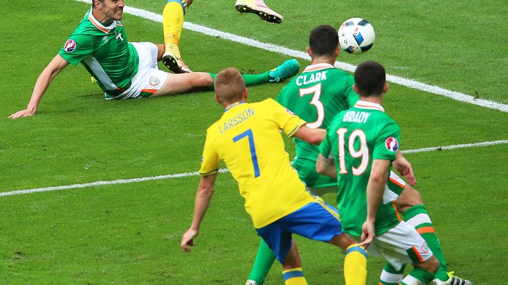 Irlandia - Szwecja: Clark autorem pierwszego gola samobójczego EURO 2016!