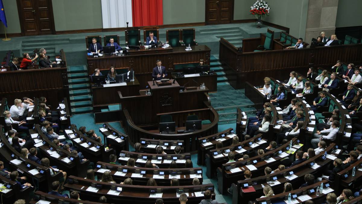 Zmiana na pozycji lidera. Nowy sondaż poparcia dla partii politycznych