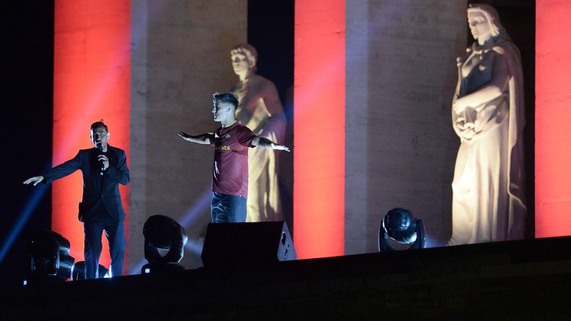 Szaleństwo w Rzymie! Paulo Dybala przywitany przez tysiące kibiców