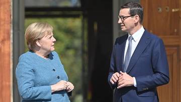 "Haniebne słowa". Morawiecki skrytykował wywiad z Merkel