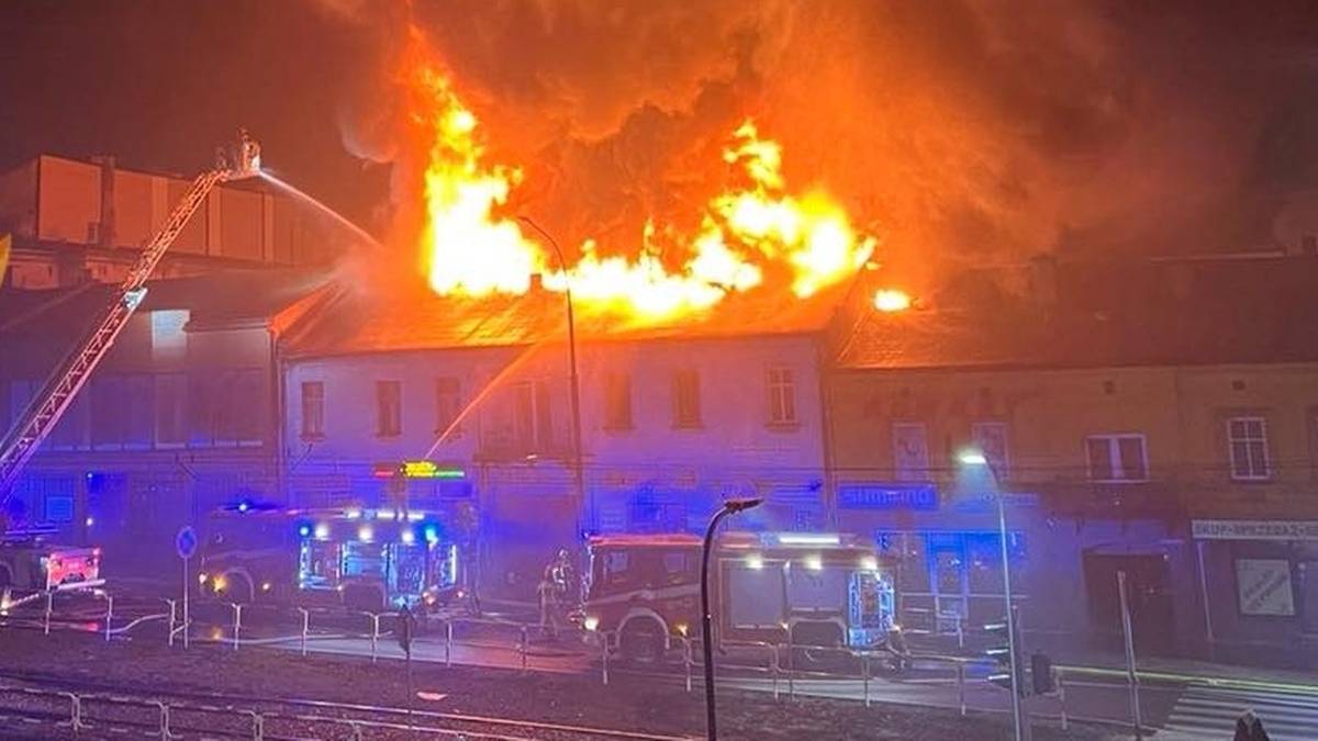 Ogromny pożar w centrum Będzina. Płonie kamienica