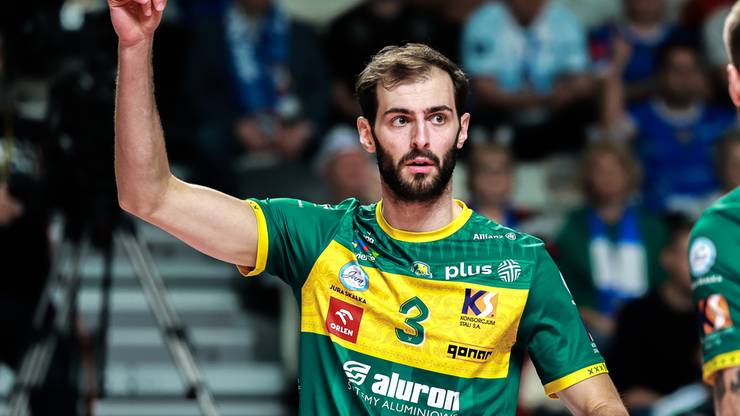 Przyjmujący: Aaron Russell