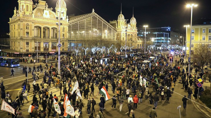 Demonstracja antyrządowa w Budapeszcie. Doszło do przepychanek z policją