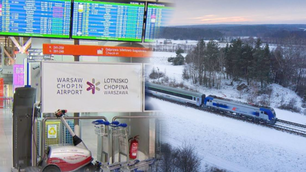 Fragment lotniska Chopina z tablicami odlot&oacute;w oraz pociąg jadący po zaśnieżonej trasie kolejowej.