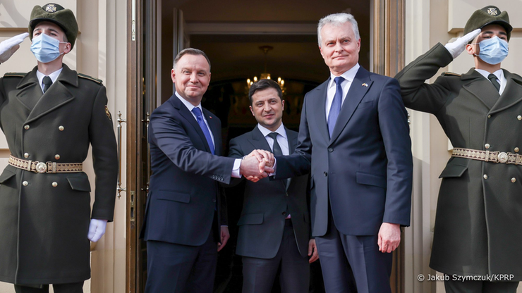 Rosja-Ukraina. Prezydent Andrzej Duda i Gitanas Nauseda w Kijowie. Zełenski: wielcy przyjaciele