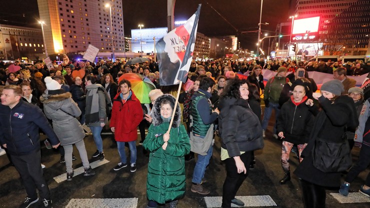 Warszawa: część miasta zablokowana z powodu demonstracji Strajku Kobiet