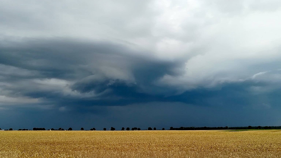 Chmura burzowa w okolicach Gniewu w woj. pomorskim. Fot. Info Meteo - Elbląg.