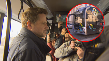 Trzaskowski prezentuje autobus na wodór. "Transport publiczny to nasze oczko w głowie"