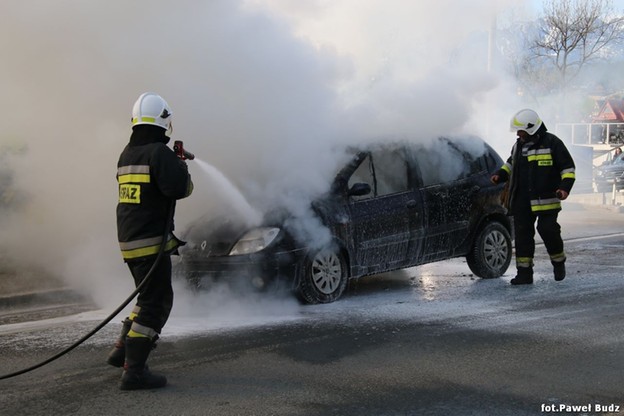 Pożar samochodu w centrum Bukowiny Tatrzańskiej. Został wypalony wrak
