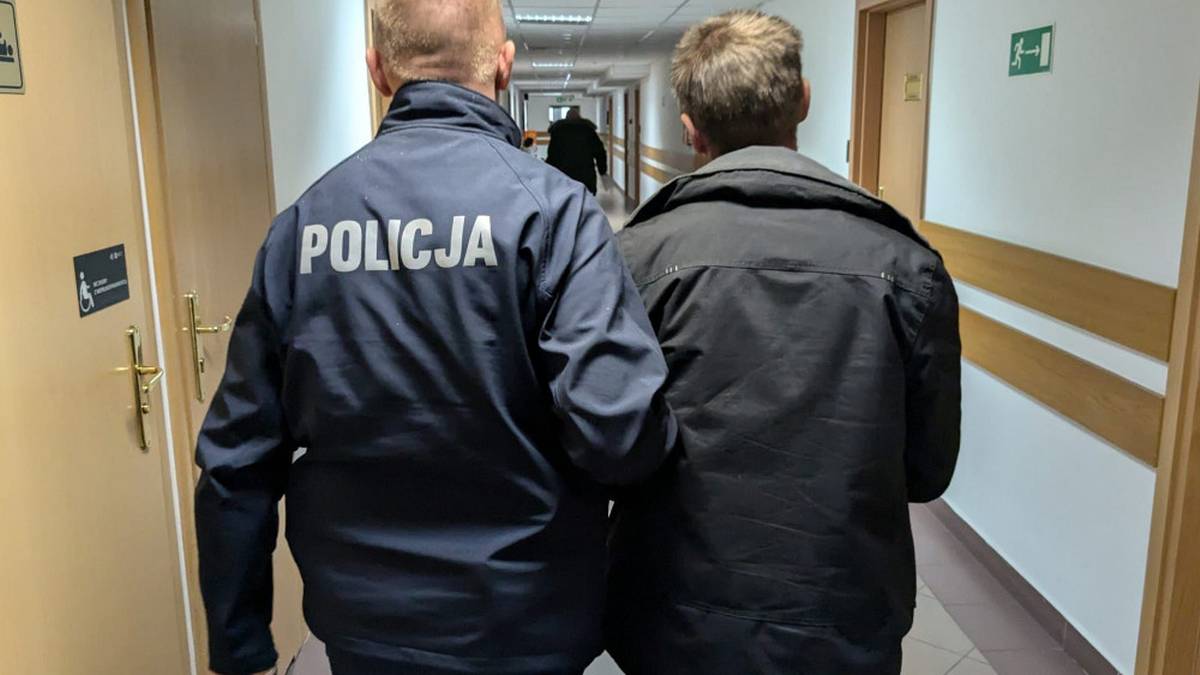 Potrącił pieszego i uciekł. Recydywista zatrzymany przez policję