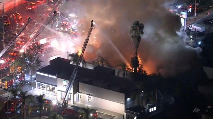 USA. Pożar w nieczynnym centrum handlowym w Los Angeles. W akcji ponad 100 strażaków