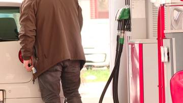 "Cudów nie będzie. Będzie odpowiedzialna polityka". Nowe informacje rządu o obniżce cen paliw