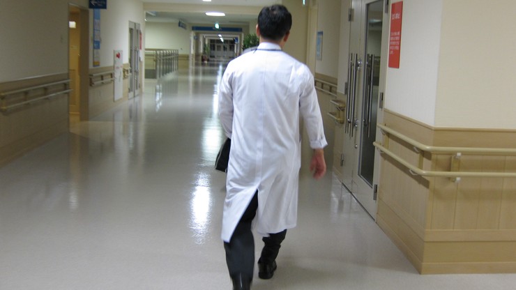 Belgia. Zawieszono 15 lekarzy za odradzanie pacjentom szczepień na koronawirusa
