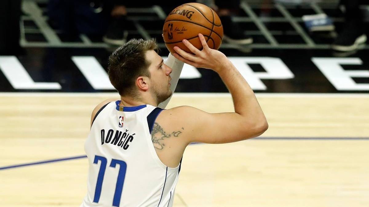 Mavericks zmarnowali pokaźną przewagę. Ważny triumf Cavaliers