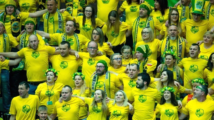 Kibice Aluronu przy okazji kibicowania pomagają potrzebującym