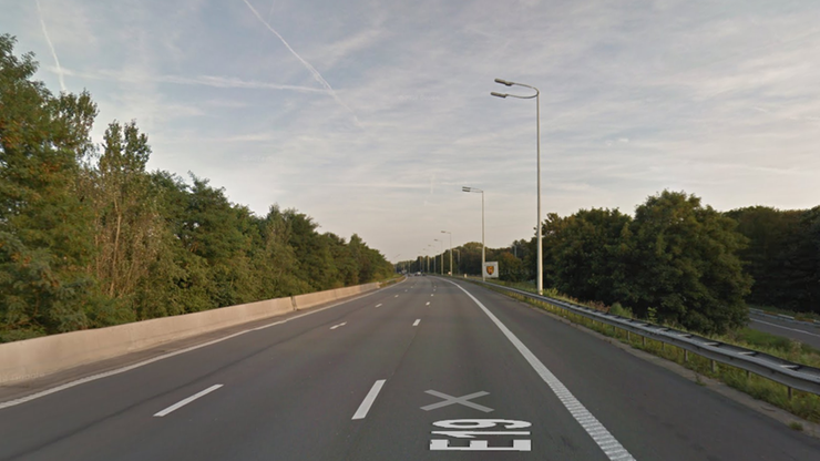 Substancja z pieluch zareagowała z gorącym asfaltem. Uszkodziła autostradę w Belgii