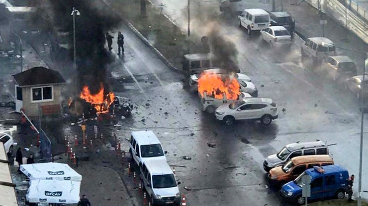 18 aresztowanych w związku z zamachem w Izmirze