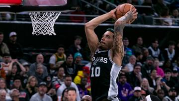 Koszykarze San Antonio Spurs przegrali u siebie z Detroit Pistons 110:125 w piątkowym meczu ligi NBA. W drużynie gospo