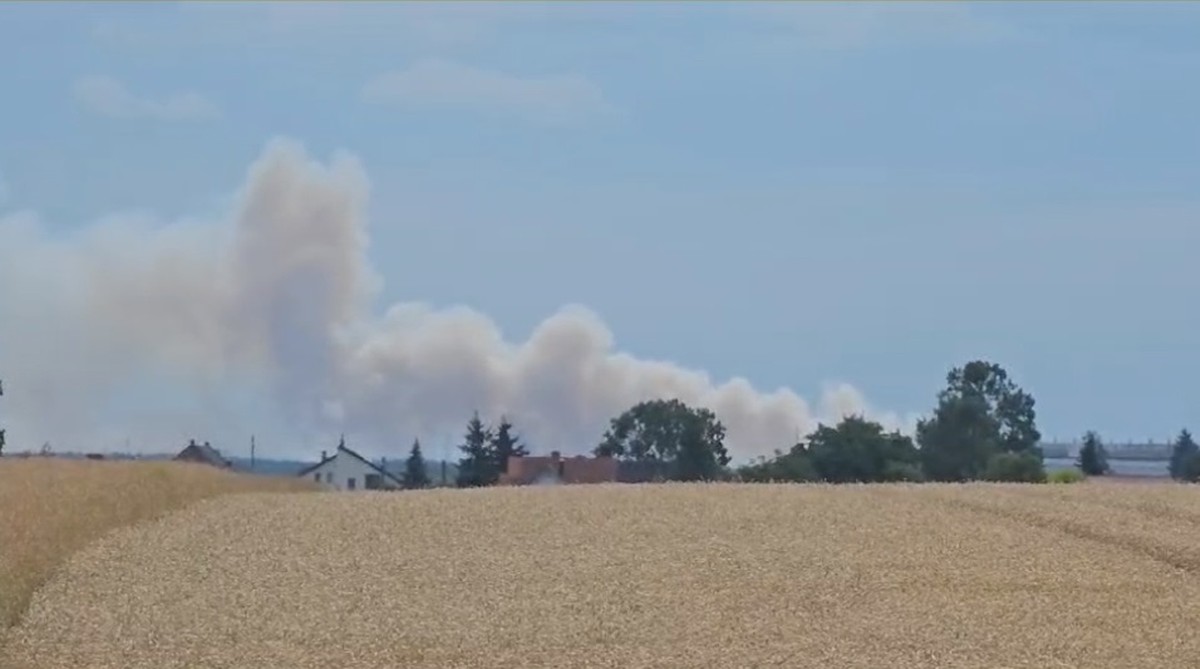 Chlastawa: Pożar pól zbożowych. Dym był widoczny z odległości kilku kilometrów