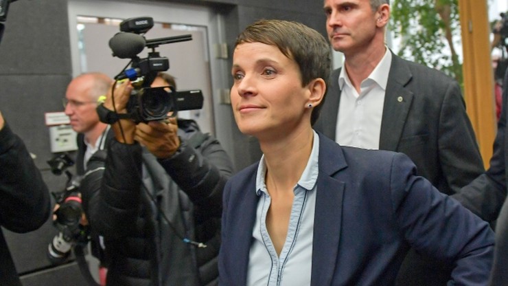 Niemcy: AfD rozpoczyna parlamentarną karierę od skandalu. Podział w kierownictwie partii