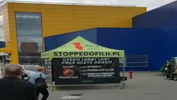 "IKEA wspiera homoseksualizm i lobby LGBT". Protest przed marketem w Jankach