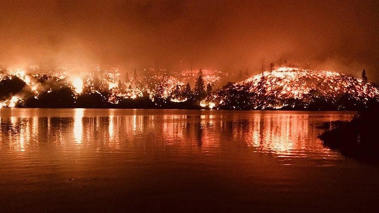 "Tornada ognia" trawią Kalifornię. Dwie osoby nie żyją