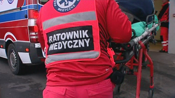 Ratownicy medyczni pobici w Warszawie. Zabarykadowali się w karetce