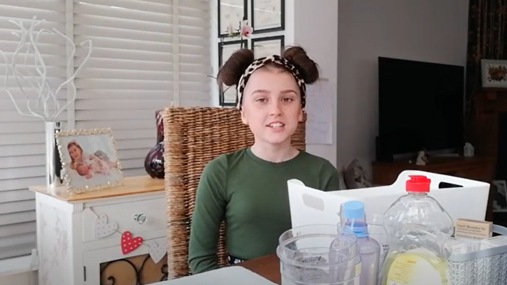 Omal nie zmarła podczas kąpieli. 13-latka użyła produktu, na który ma alergię