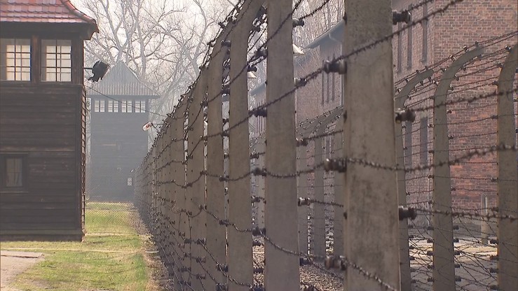 Zwiedzający chcieli wynieść cegły z muzeum Auschwitz-Birkenau. Dobrowolnie poddali się karze