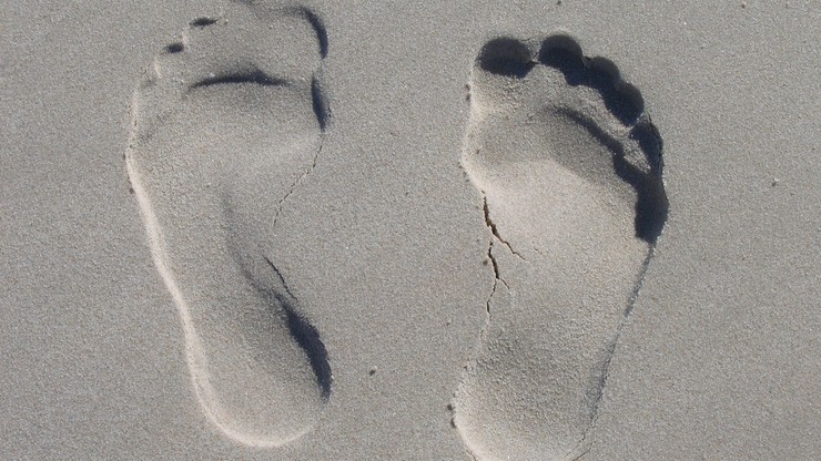 "Sandboots". Polska studentka pracuje nad butami naśladującymi chodzenie boso po piasku