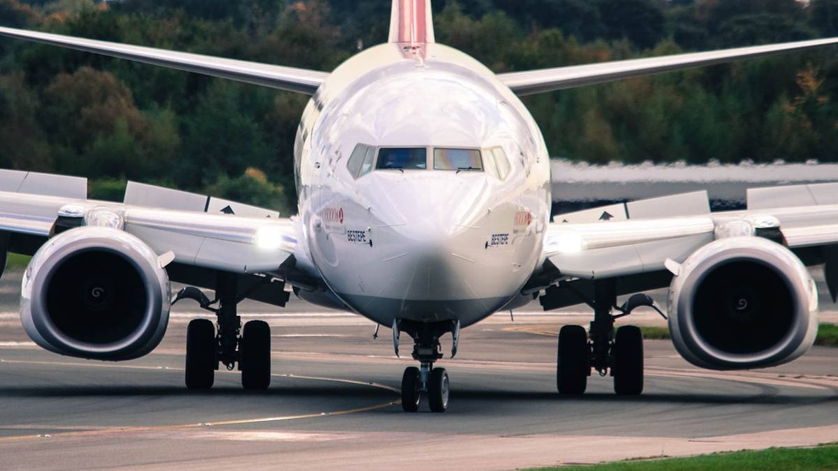 Pechowe starty boeingów. Ptak w silniku, pożar i uderzenie w antenę