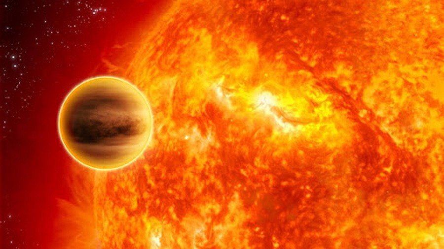 Artystyczna wizja egzoplanety HD80606b. Fot. NASA.