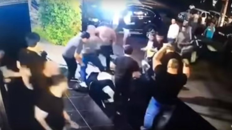 Zawodnik MMA zasztyletowany na ulicy przez ochroniarza