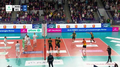 Siatkarze drużyny PGE GiEK Skra Bełchat&oacute;w w akcji podczas meczu z PGE Projekt Warszawa.