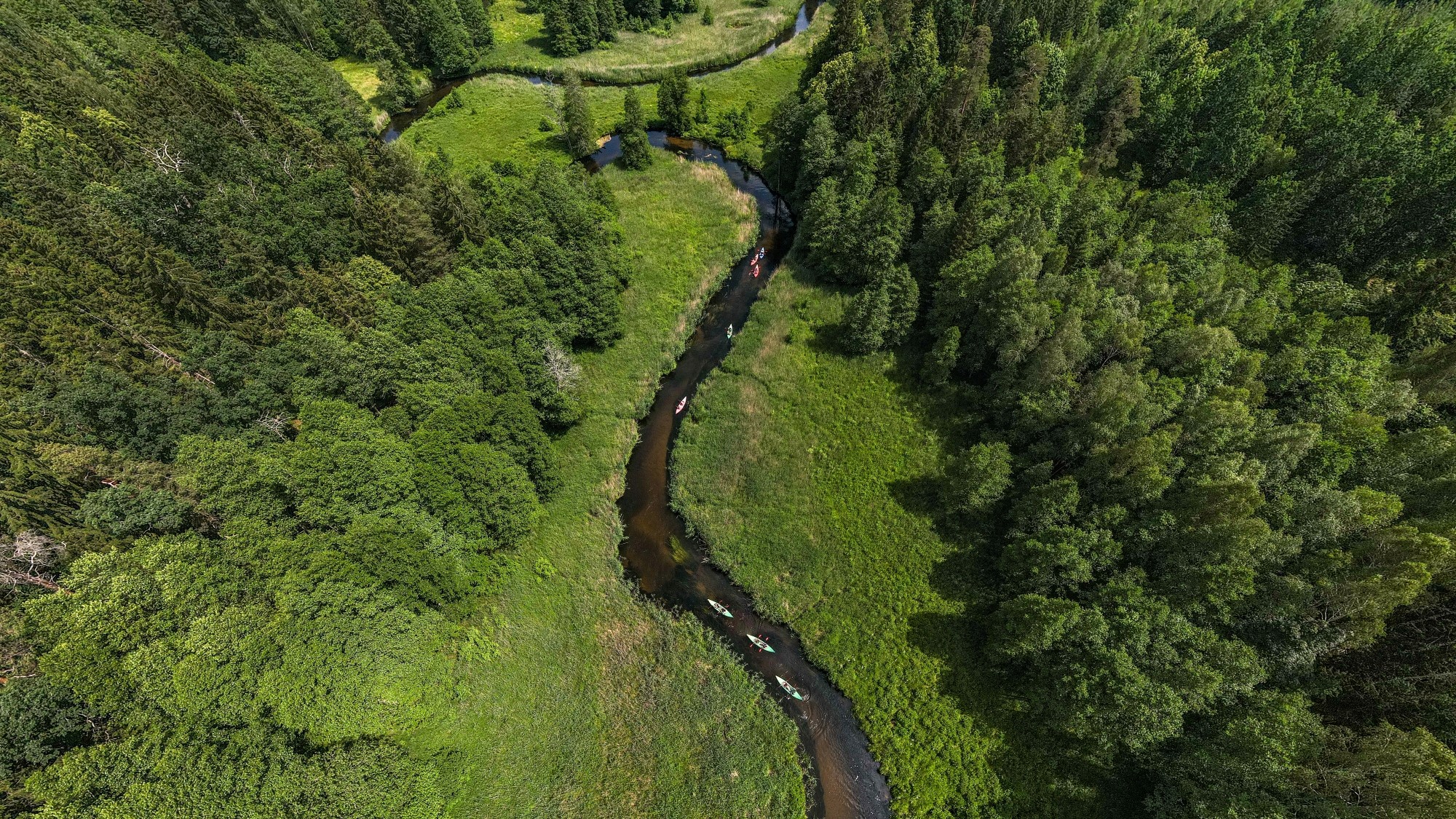 Piękne letnie krajobrazy z lotu ptaka - zdjęcie 18