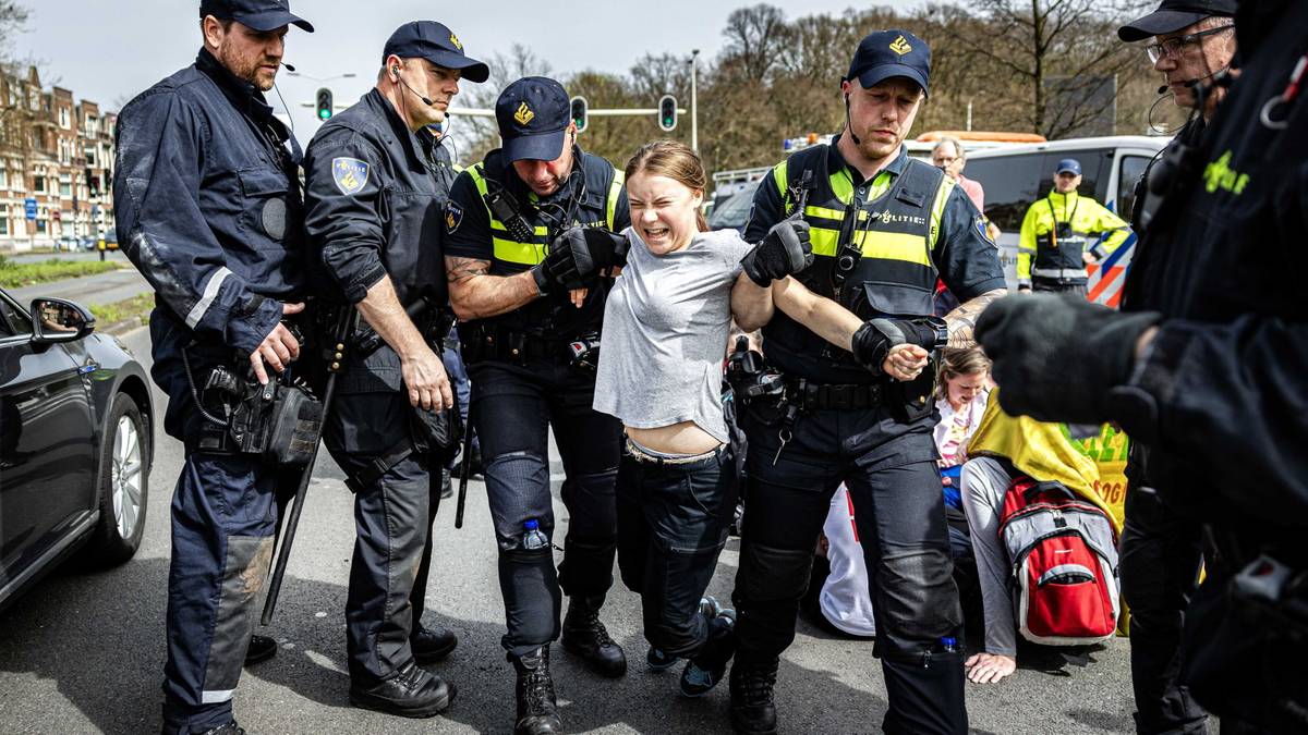 Protest in The Hague Greta Thunberg is detained by police