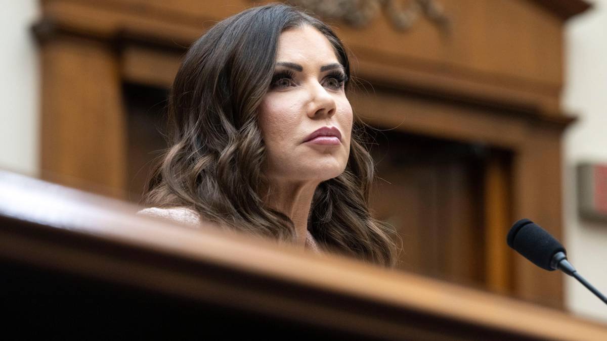 Kristi Noem zdymisjonowana. Zastąpi ją "wojownik MAGA"