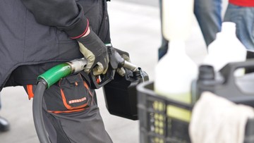 12,5 mln zł wyłudzonego VAT na handlu nielegalnym paliwem. Policja rozbiła grupę przestępczą