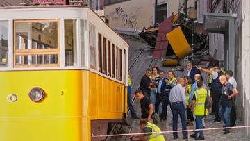Trzylatek przeżył tragedię w Lizbonie. Nie chce opuścić policjanta