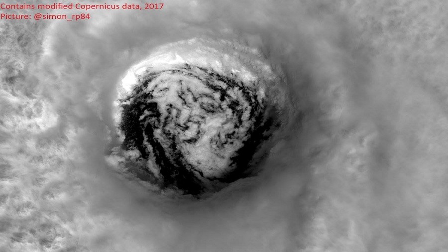 Zdjęcie satelitarne oka Huraganu Maria. Fot. ESA / Simon Proud @simon_rp84.