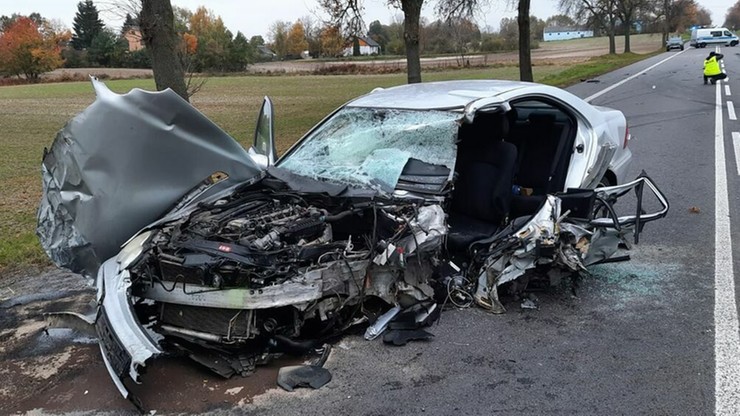 Lubelskie. Tragiczny wypadek w miejscowości Lechówka. Nie żyje kierowca mercedesa
