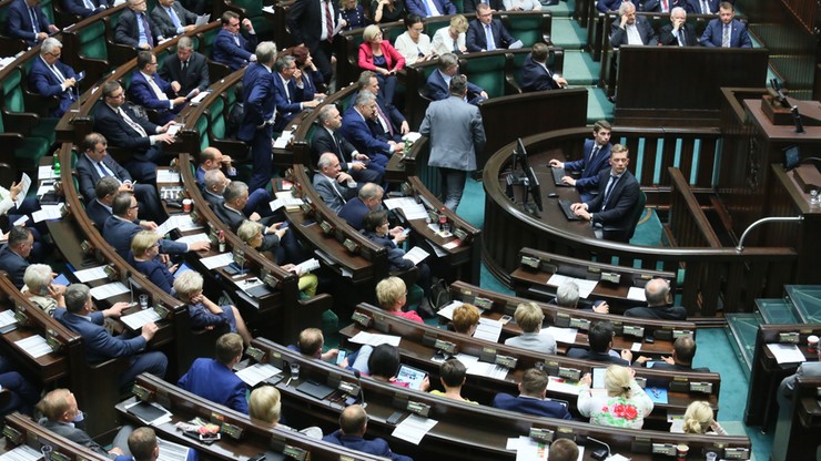 Sejm uchwalił nowelę o regionalnych izbach obrachunkowych. "Kolejny etap zaorania polskiego samorządu"