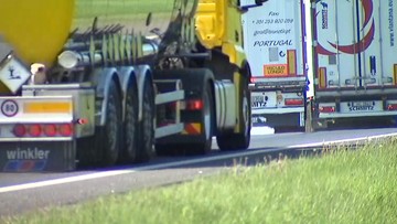 Kierowcy ciężarówek "kręcą pauzy" w korkach. Rosną zatory na autostradzie A4