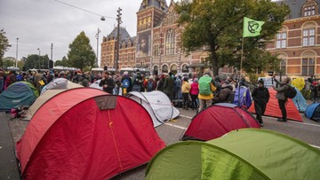 Aktywiści klimatyczni blokują centrum Amsterdamu