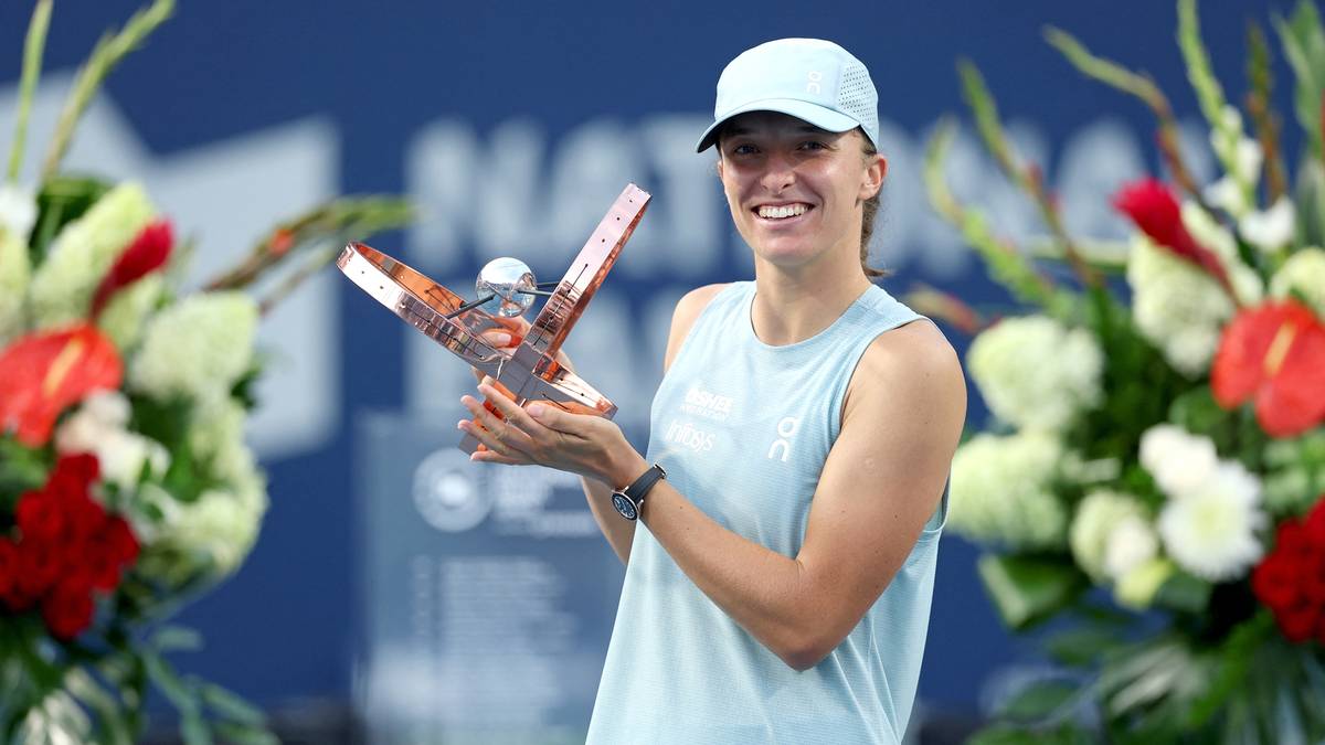 Świątek wins in Toronto, climbs to 5th in WTA rankings