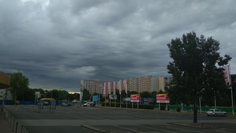 Chmury Asperitas nad Warszawą. Fot. RAFI / TwojaPogoda.pl