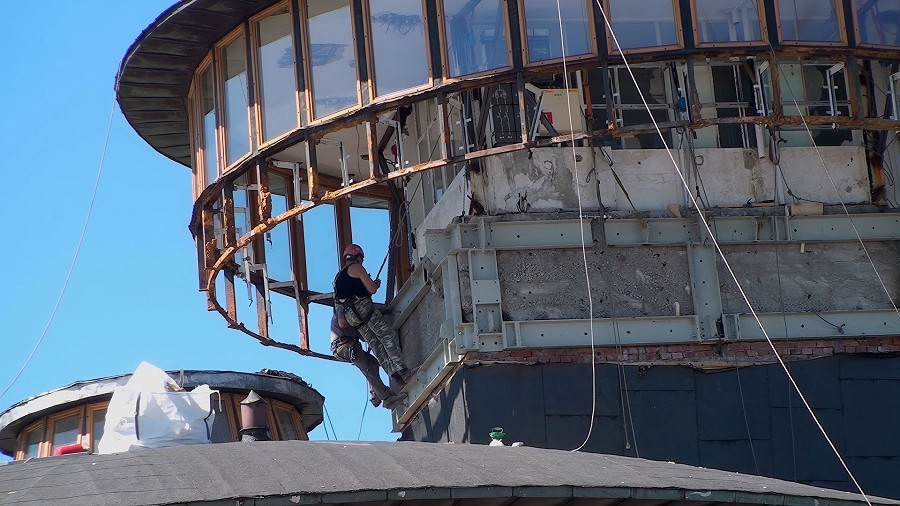 Uszkodzony górny spodek obserwatorium na Śnieżce w 2009 roku. Fot. TwojaPogoda.pl