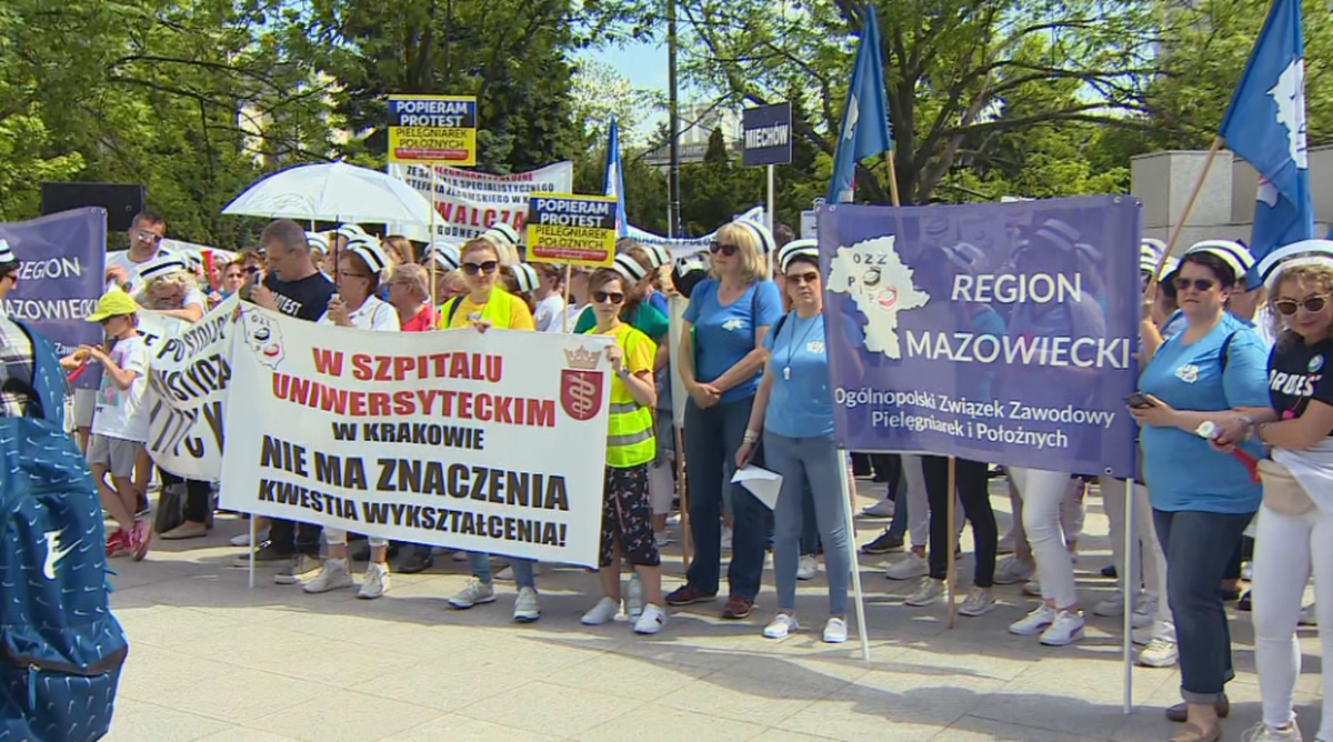 Warszawa: Protest pielęgniarek i położnych. Walczą o nowe wynagrodzenia